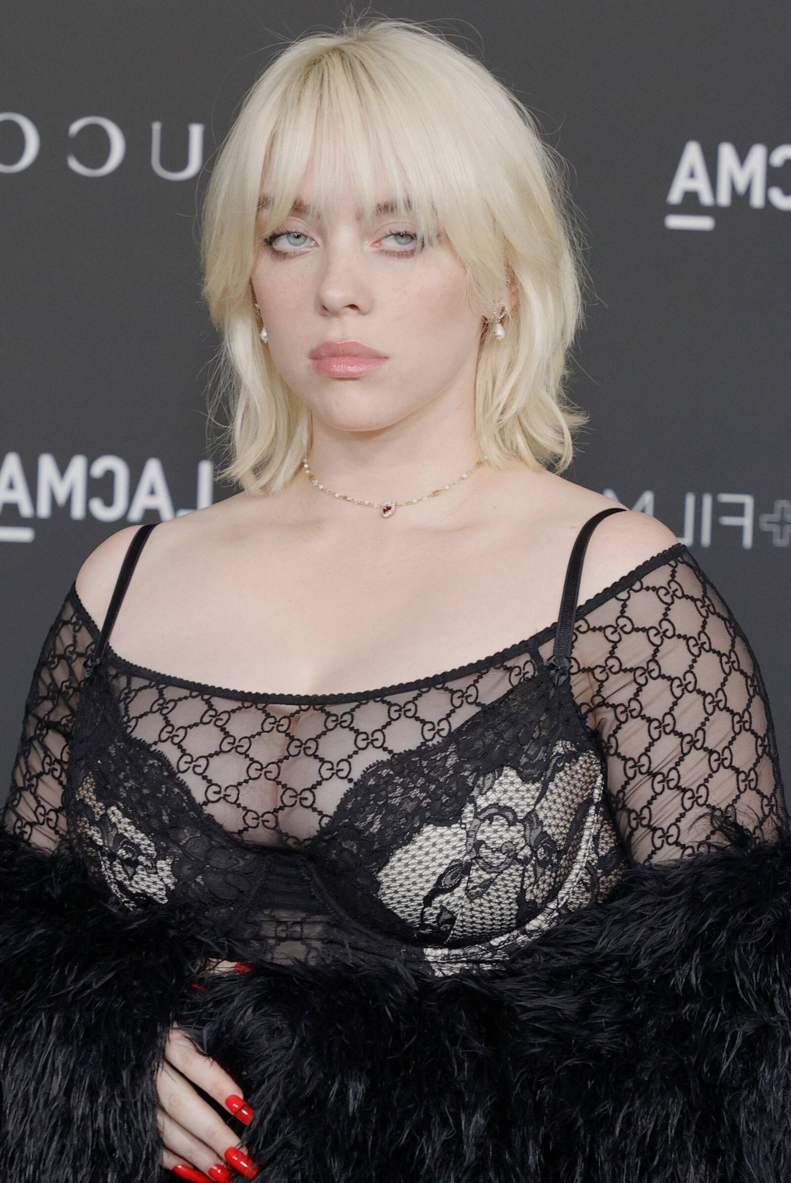 Titcow Billie Eilish, material de paja de tetas grandes / ubres gordas