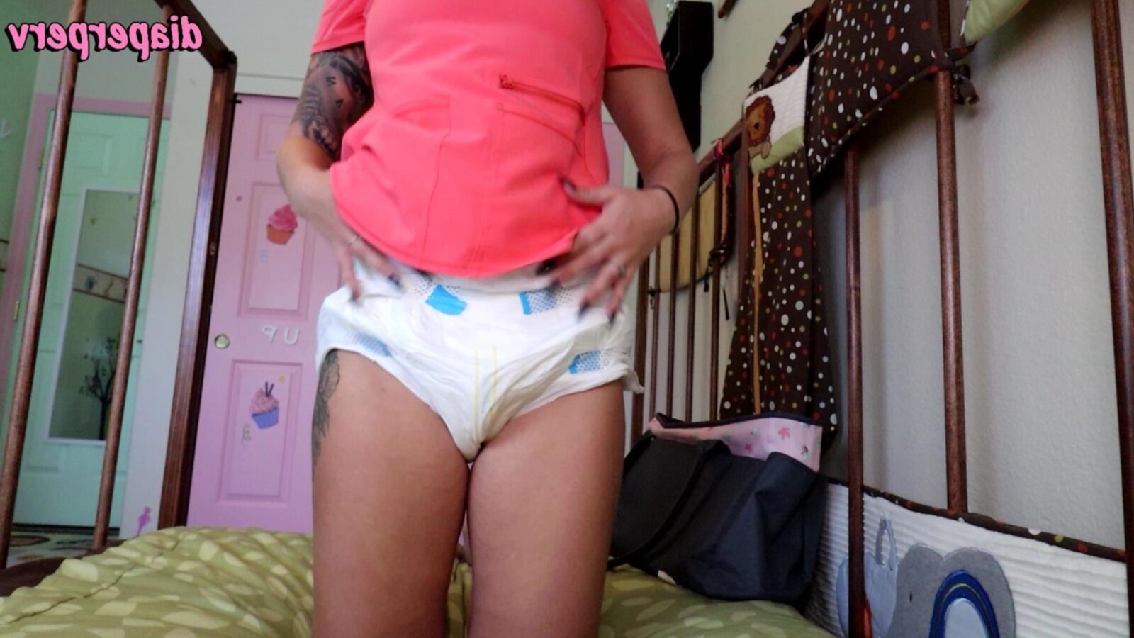 Elana Bunnz diapers herself and diapers you and sexy grinding