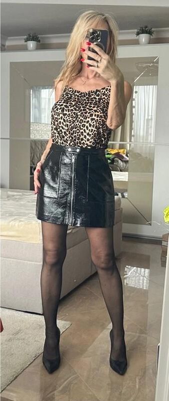 Ladies In Leather skirts are so hot 