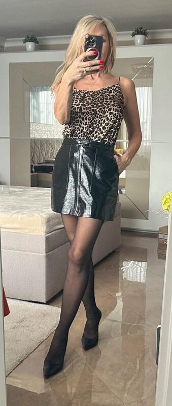 Ladies In Leather skirts are so hot 