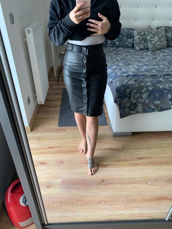 Ladies In Leather skirts are so hot 