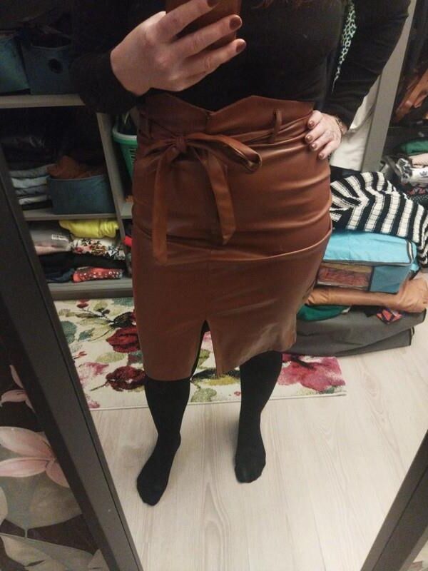 Ladies In Leather skirts are so hot 