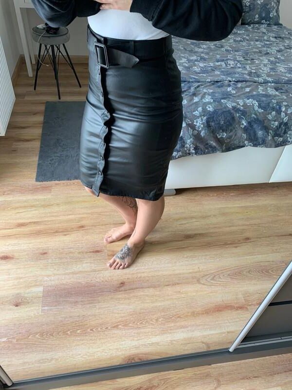 Ladies In Leather skirts are so hot 