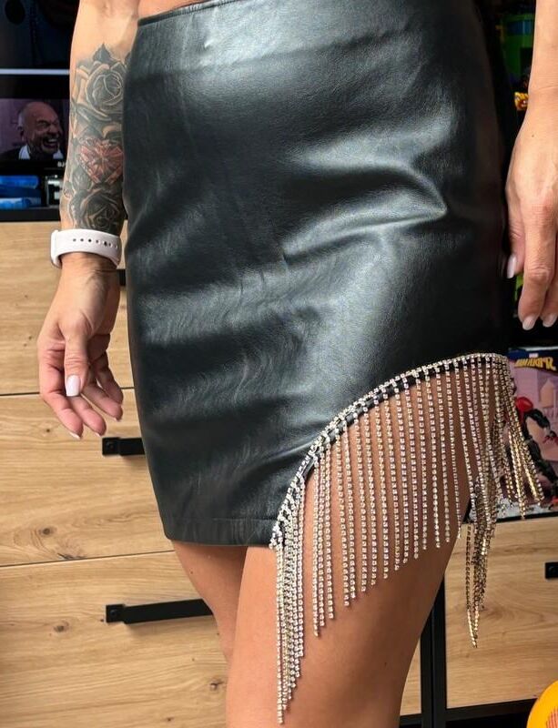 Ladies In Leather skirts are so hot 