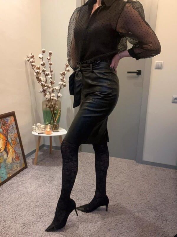 Ladies In Leather skirts are so hot 