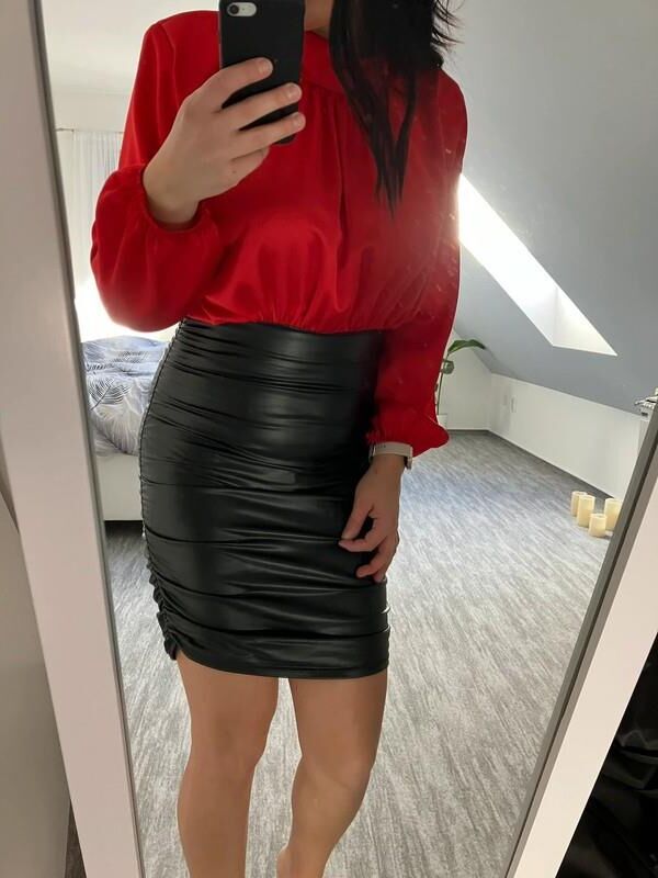 Ladies In Leather skirts are so hot 