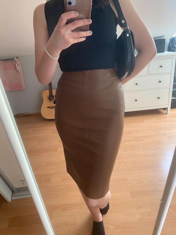 Ladies In Leather skirts are so hot 