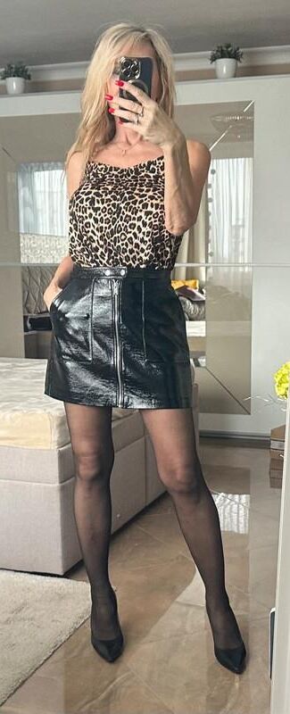 Ladies In Leather skirts are so hot 