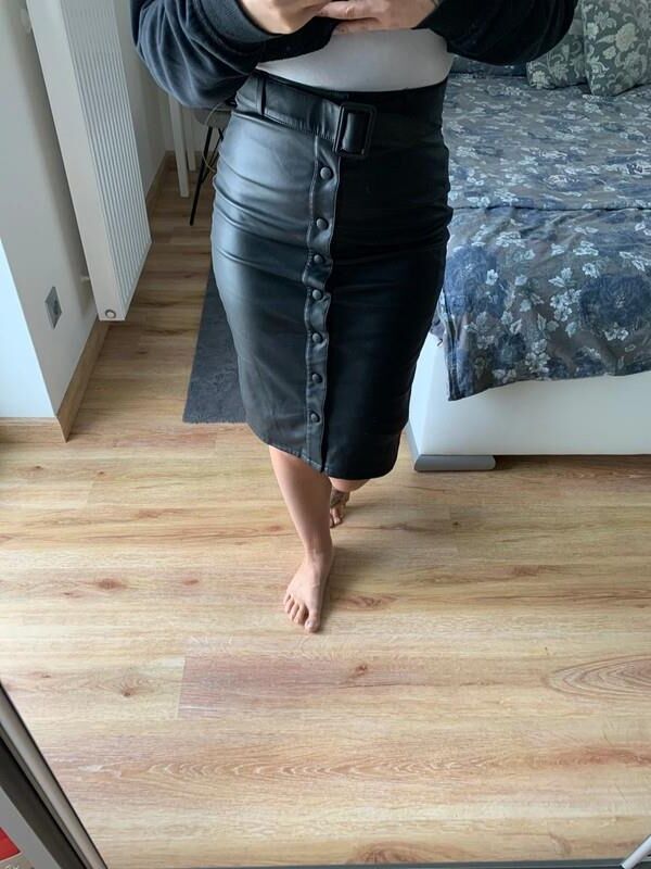 Ladies In Leather skirts are so hot 