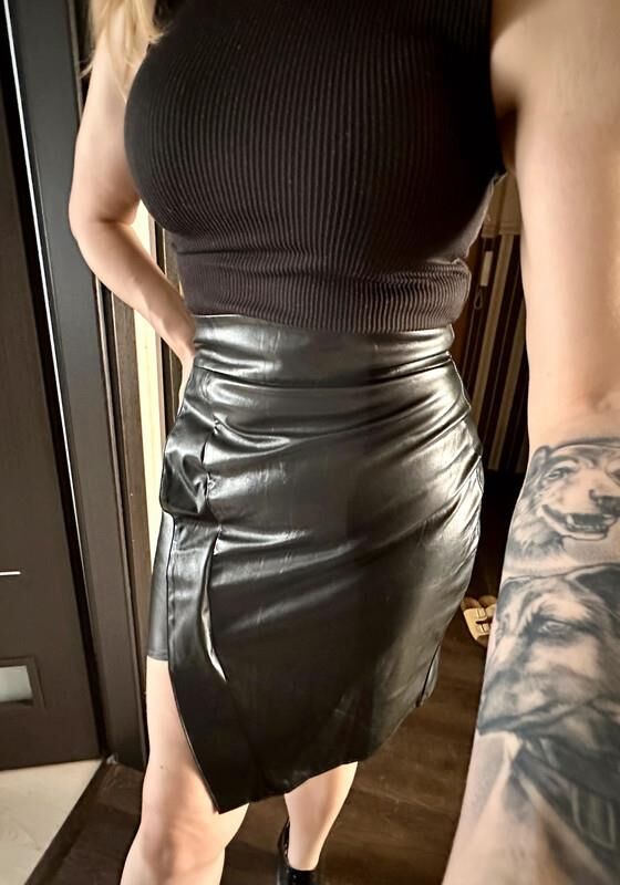 Ladies In Leather skirts are so hot 