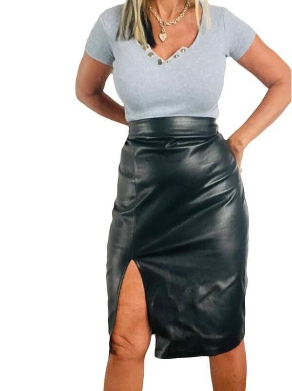 Ladies In Leather skirts are so hot 