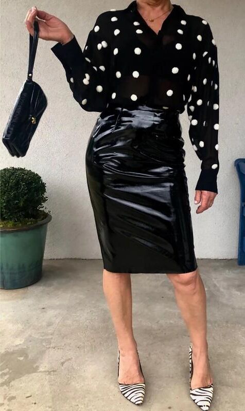 Ladies In Leather skirts are so hot 