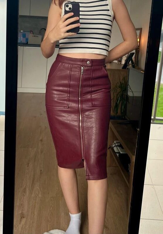 Ladies In Leather skirts are so hot 