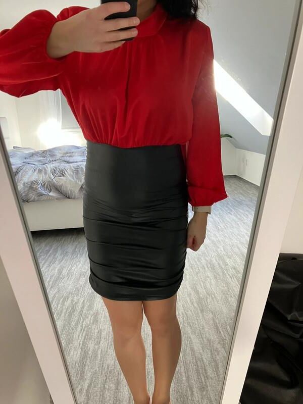 Ladies In Leather skirts are so hot 