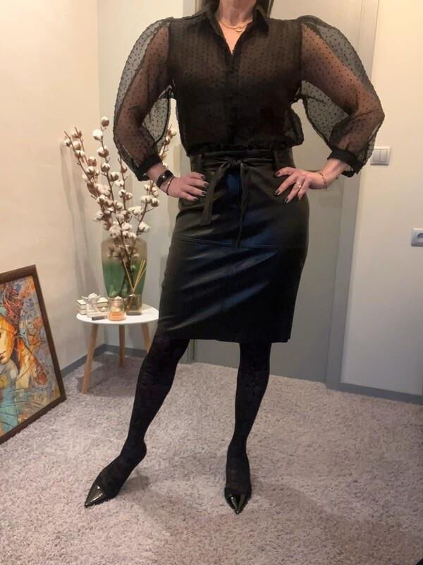 Ladies In Leather skirts are so hot 