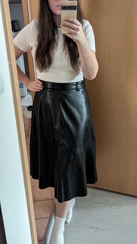 Ladies In Leather skirts are so hot 