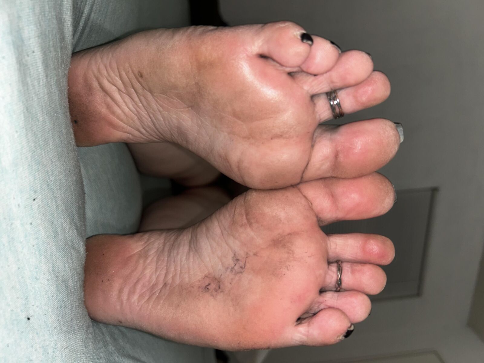 Girlfriends Dry, Dirty, Stinky Soles!