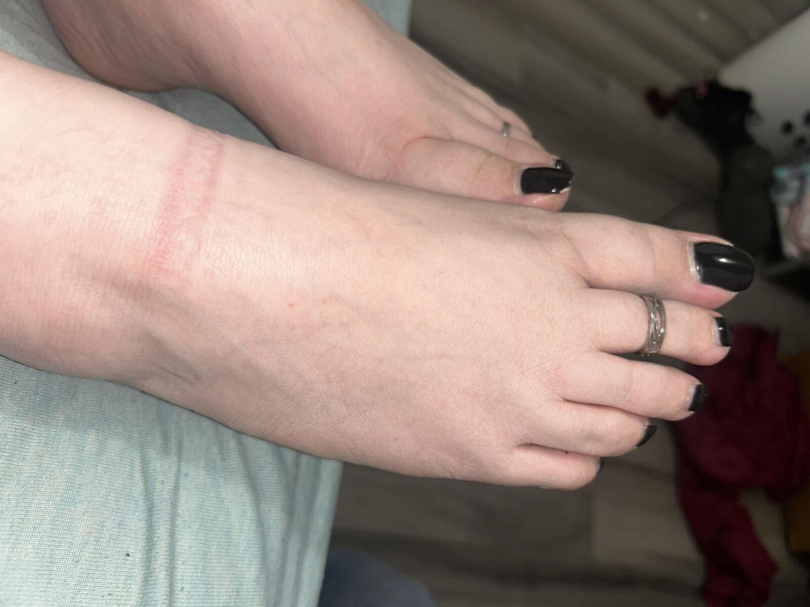 Girlfriends Dry, Dirty, Stinky Soles!