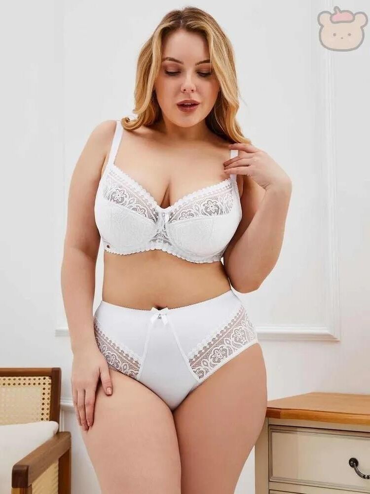 molliges Mädchen in Dessous