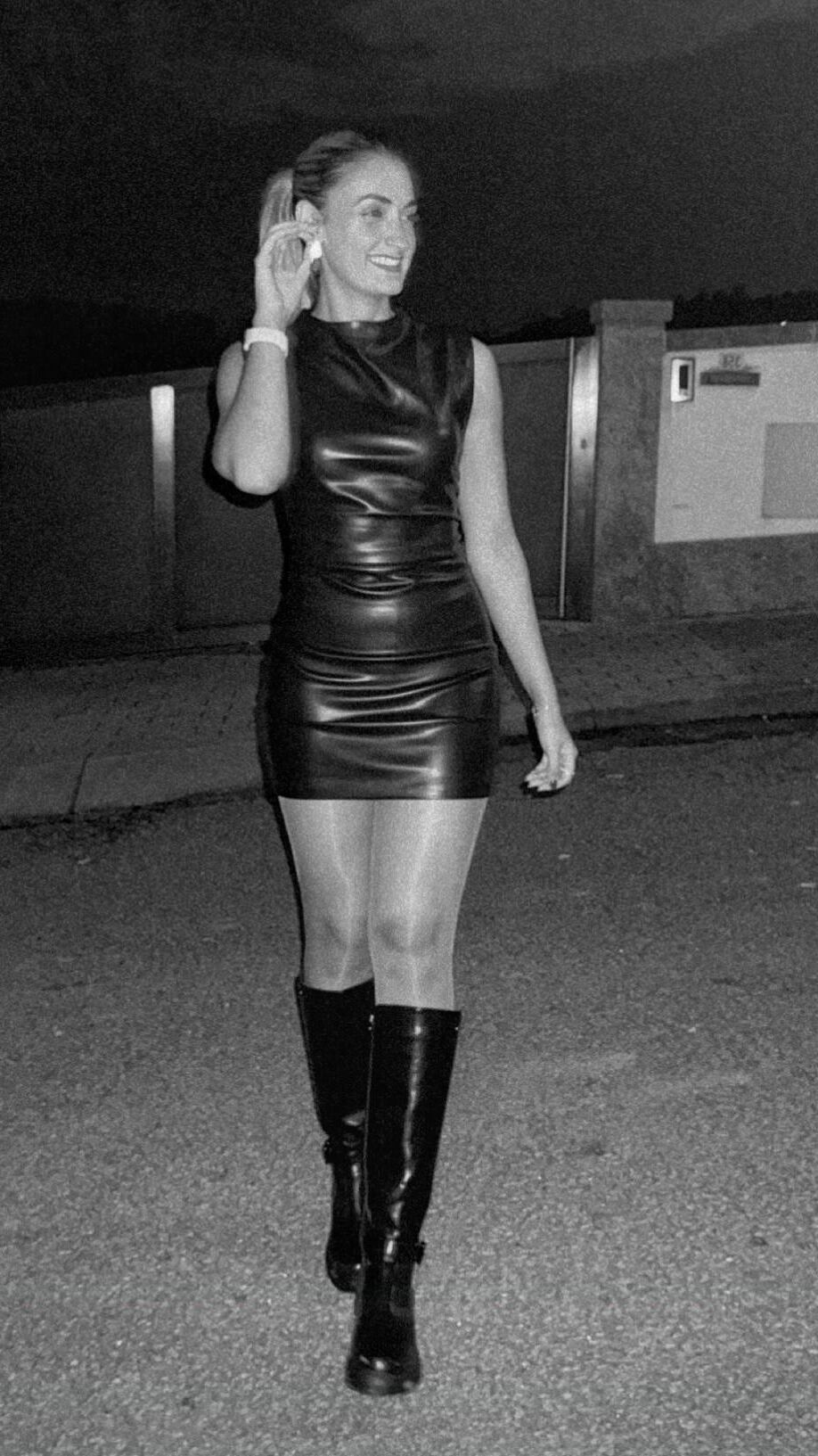 Girls in boots , chelsea leather