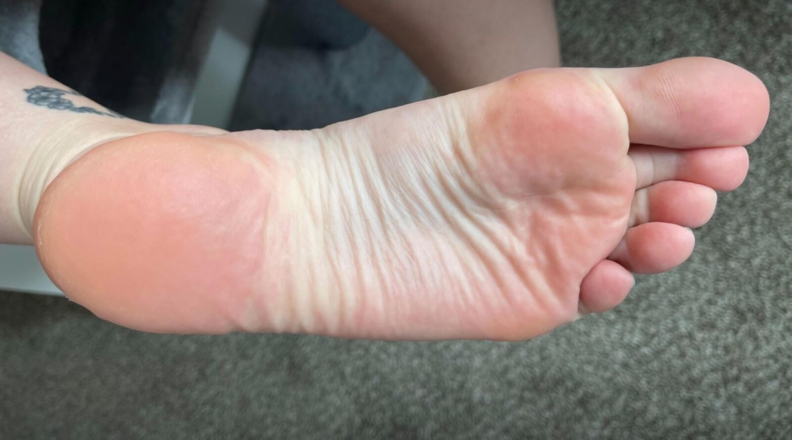 More of Ash’s cum target soles up close