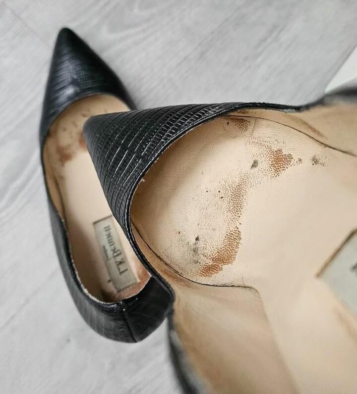 Sapatos bem usados ​​da internet