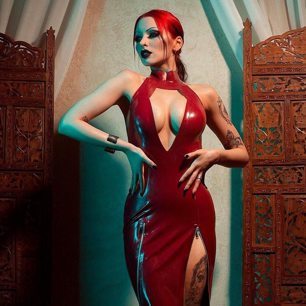 Beautés en latex (rouge)