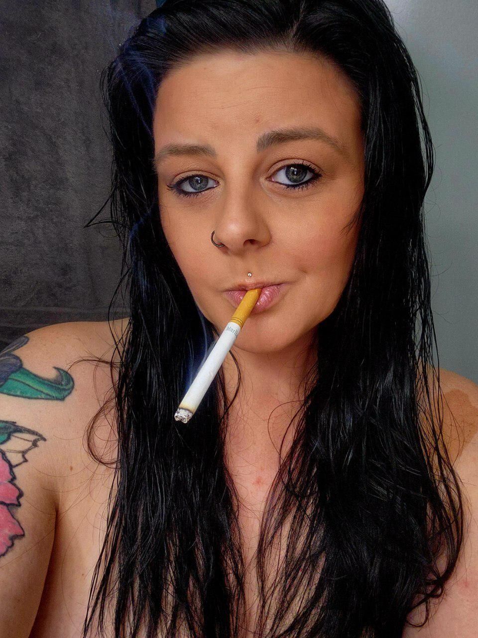 Smoking Sluts 