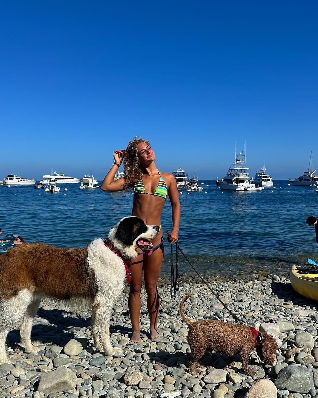 Garotas com seus cachorros façanha Claire.