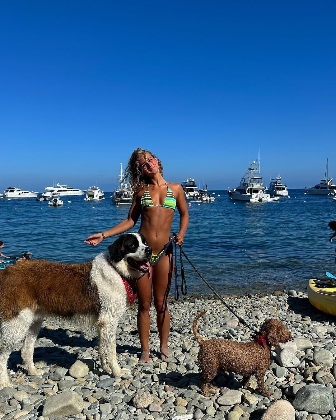 Garotas com seus cachorros façanha Claire.