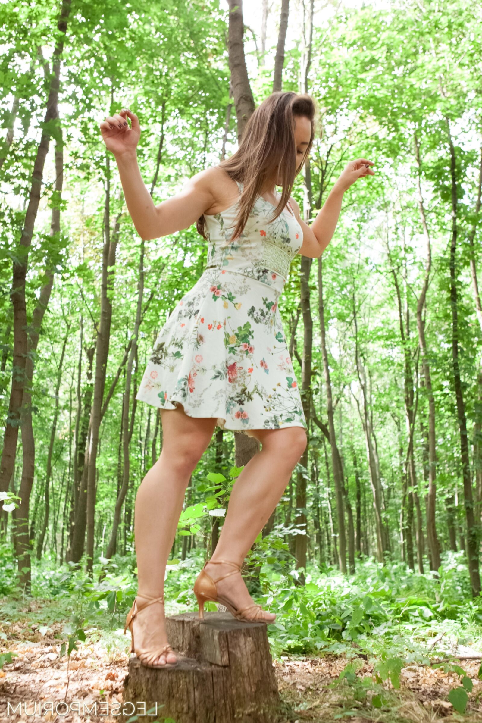 Alina Holodnaya Pernas bem torneadas Forrest