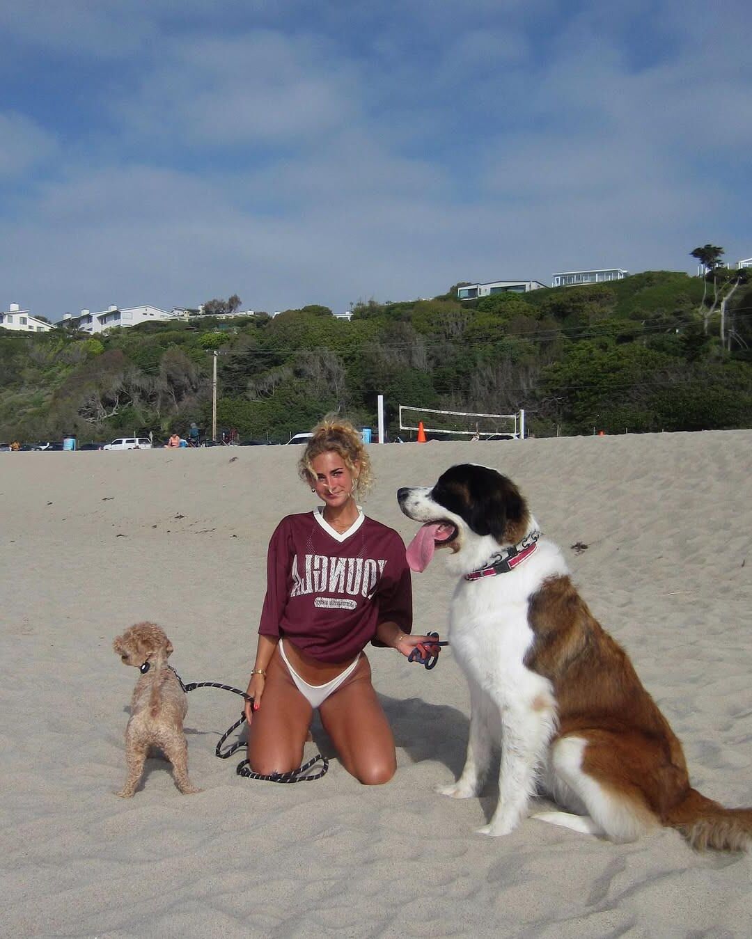 Garotas com seus cachorros façanha Claire.