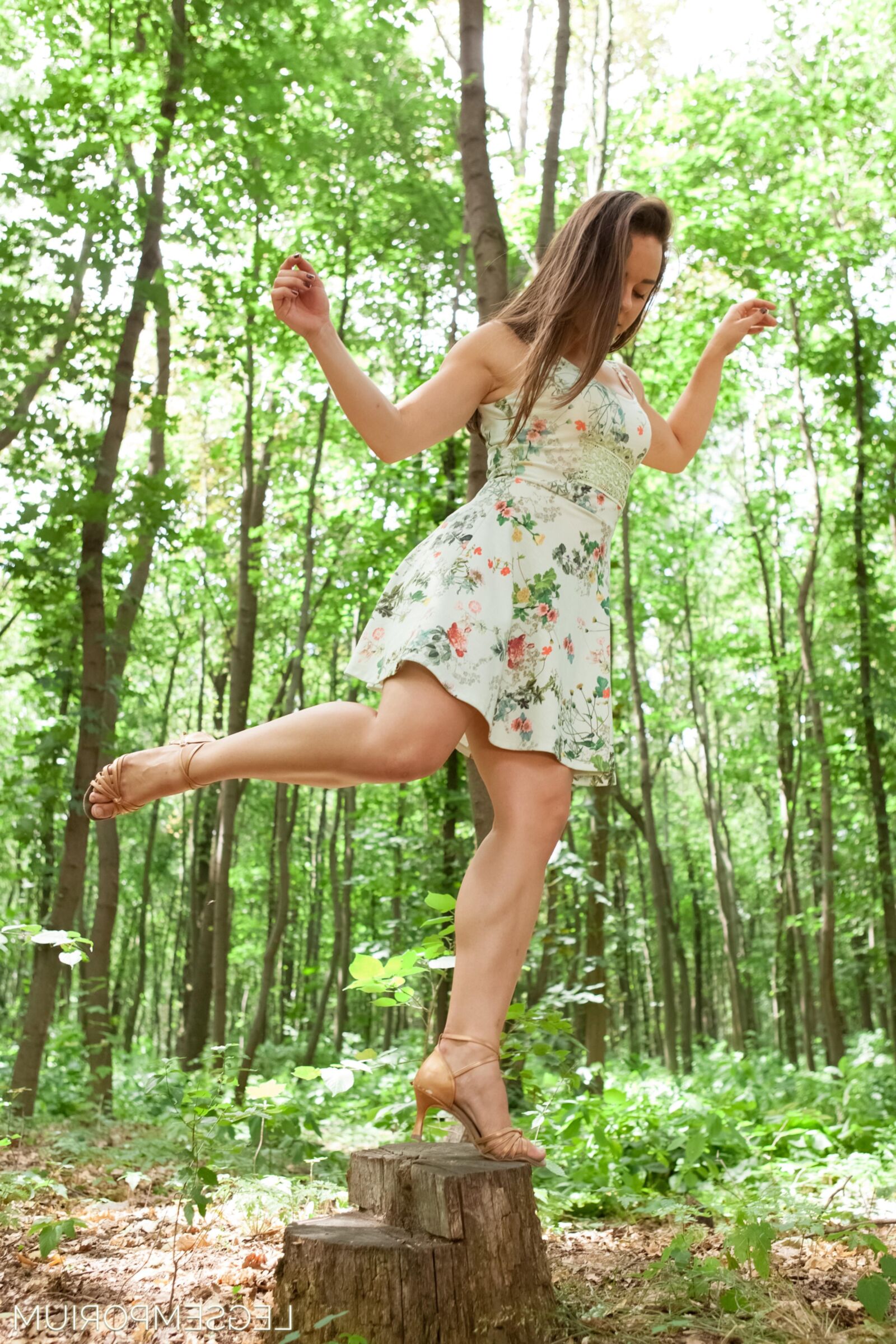 Alina Holodnaya Pernas bem torneadas Forrest