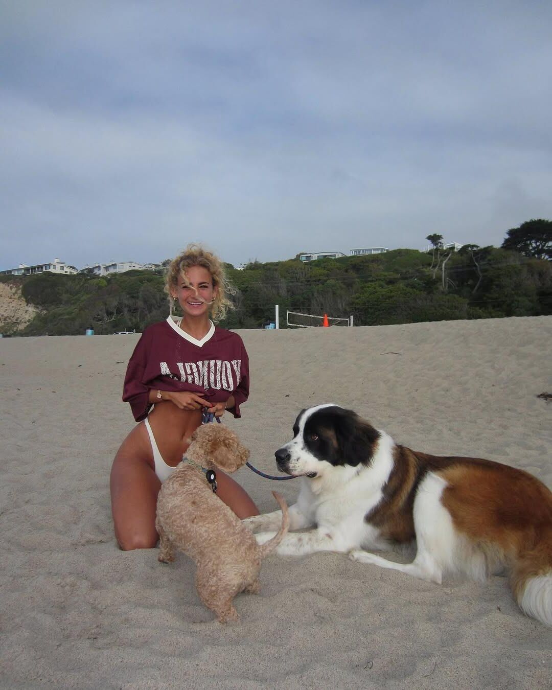 Garotas com seus cachorros façanha Claire.