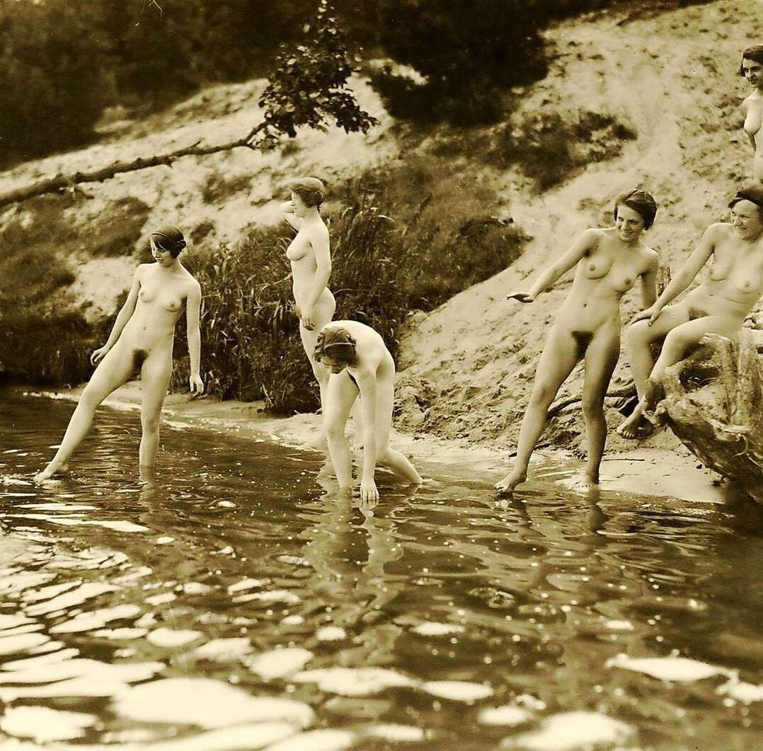 Playa vintage en blanco y negro y aire libre.