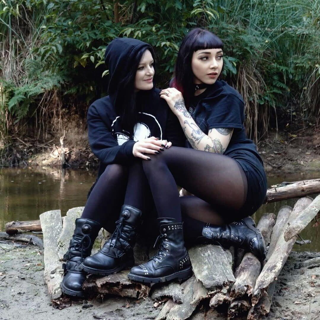 Alissa Noir e Leah Obscure "DEAD CHICKS"