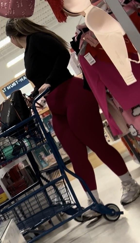 Offene enge Leggins mit großem Arsch