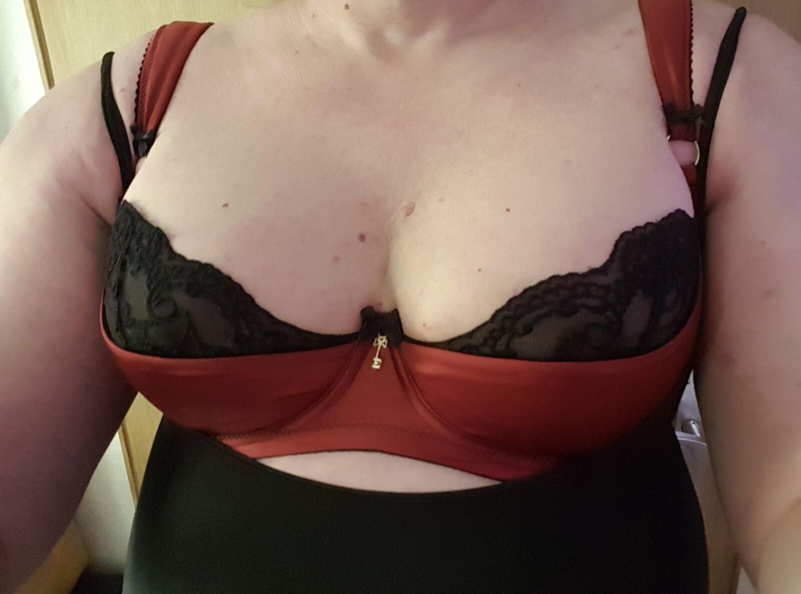 my lift bra red 