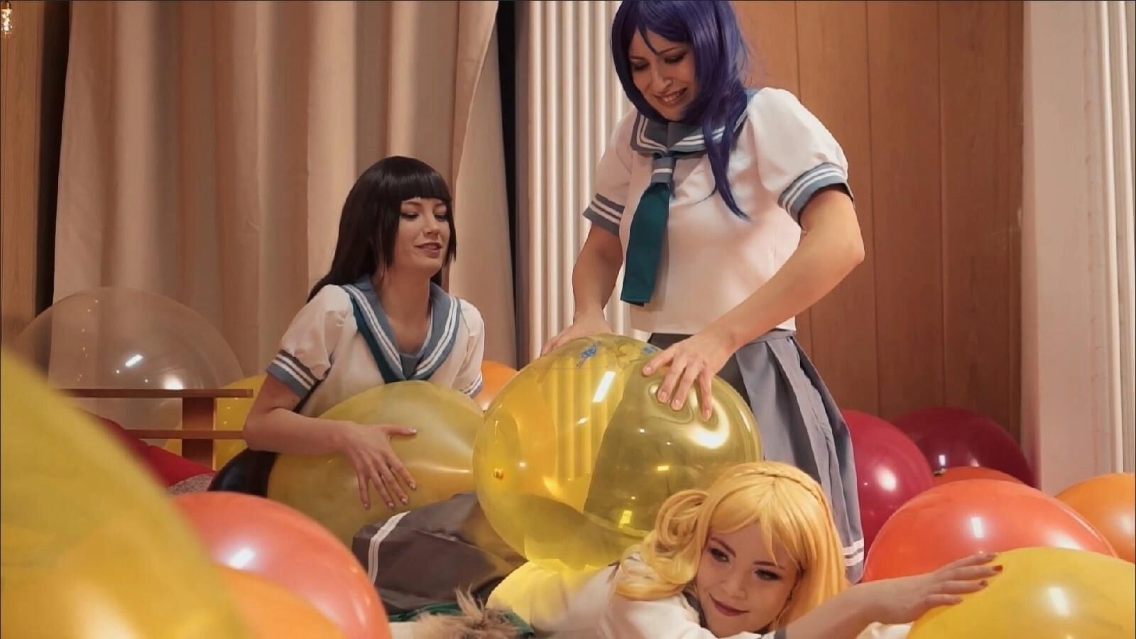 Girls and Balloons 