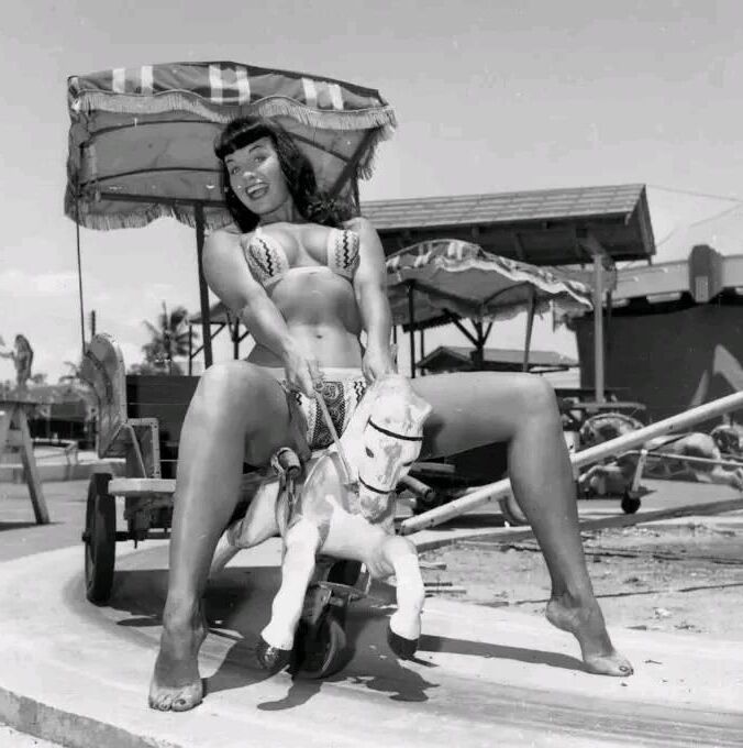 Bettie Page un poco más