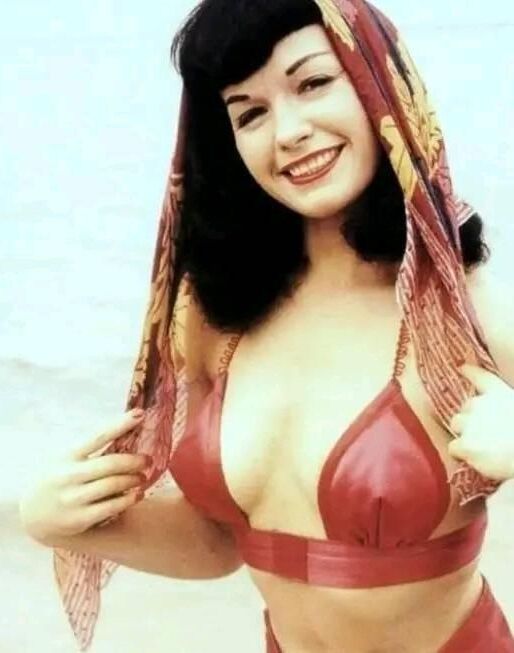 Bettie Page un poco más