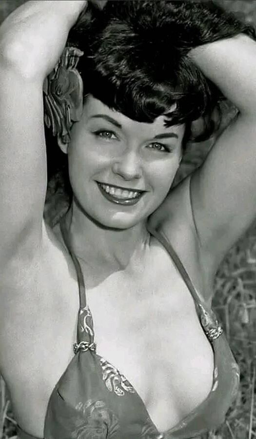 Bettie Page un poco más