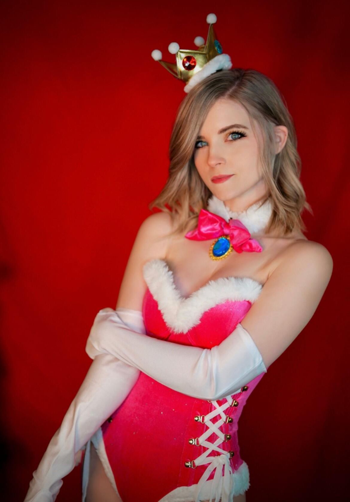 Weihnachtsprinzessin Peach Cosplay mit Satinhandschuhen