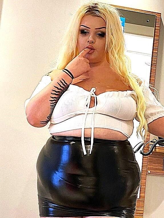 Fat Young Hooker sigue siendo más gordo