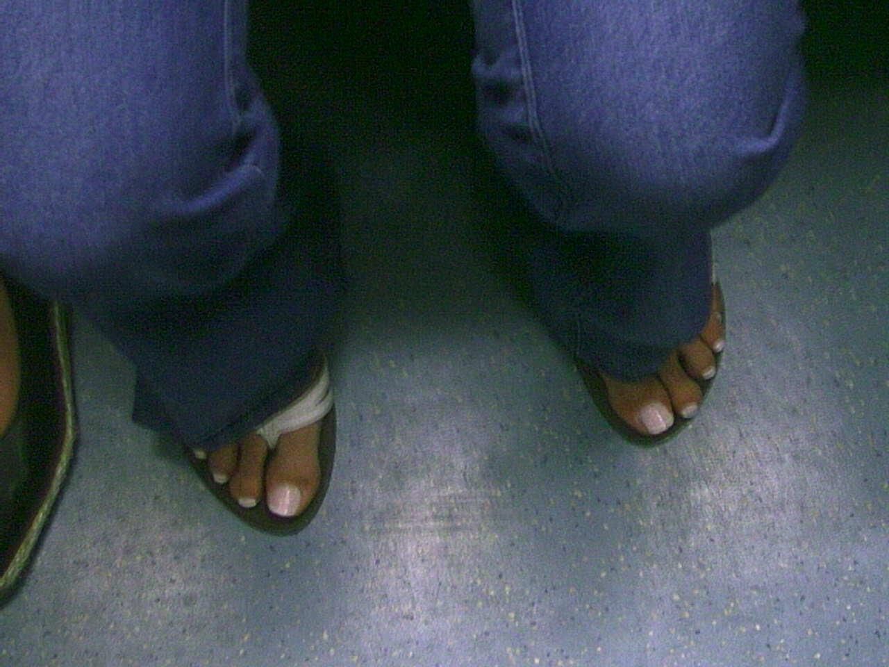 MADRID METRO CANDID FEET