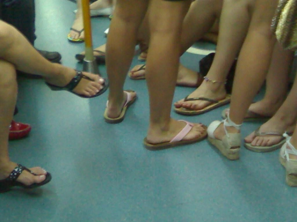 MADRID METRO CANDID FEET