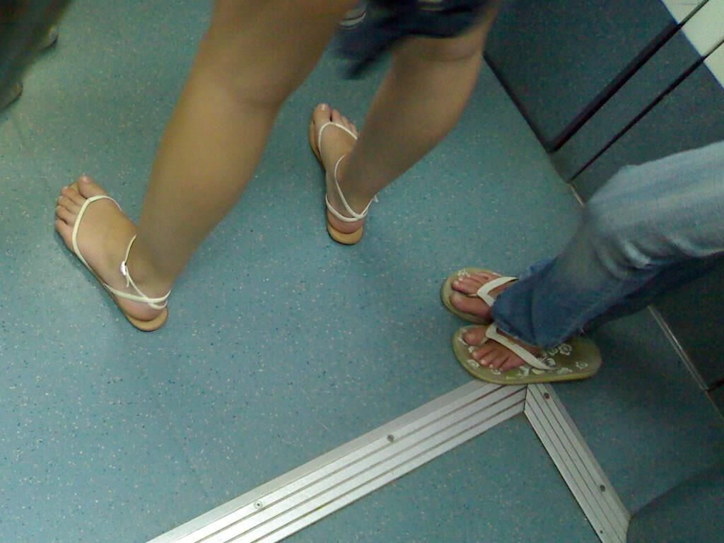 MADRID METRO CANDID FEET