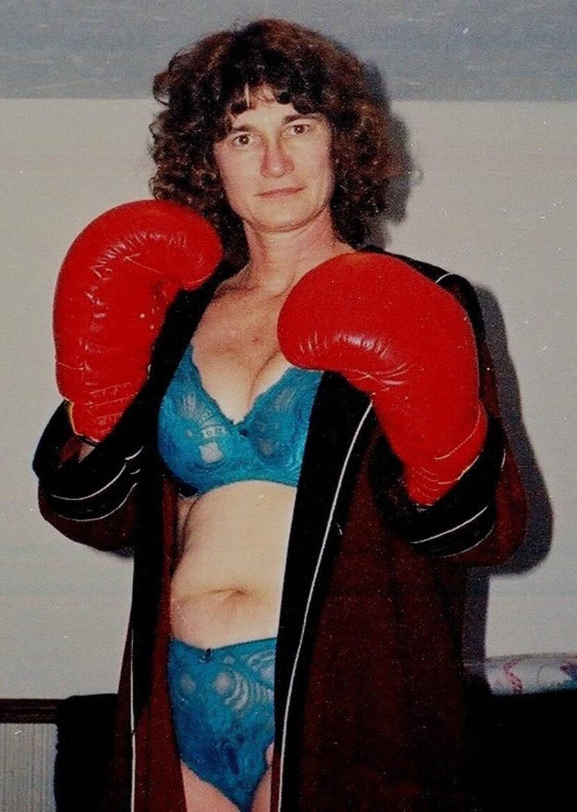 Minha mãe boxe prostituta ao longo do ano