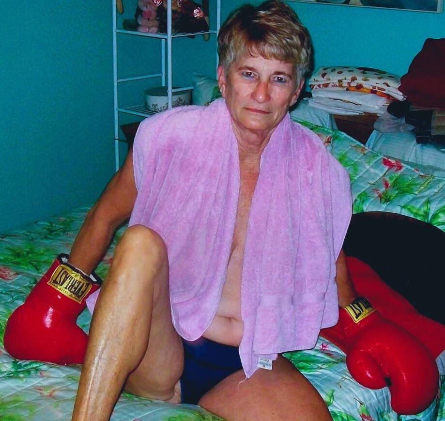 Minha mãe boxe prostituta ao longo do ano