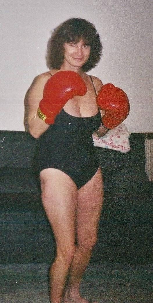 Minha mãe boxe prostituta ao longo do ano